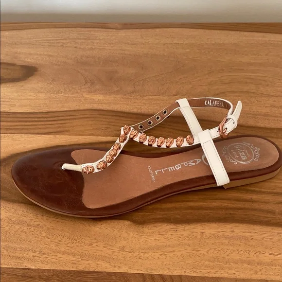 7.5.   RARE  Jeffrey Campbell  White and Tan Leather Sandals - Picture 6 of 7